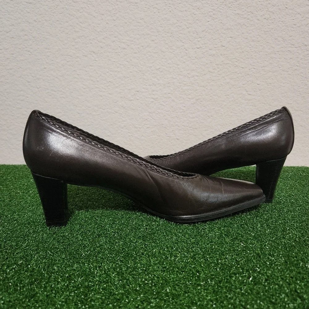 Stuart Weitzman Women’s Square Toe Block Heel Brown size 8.5AA Narrow Fit